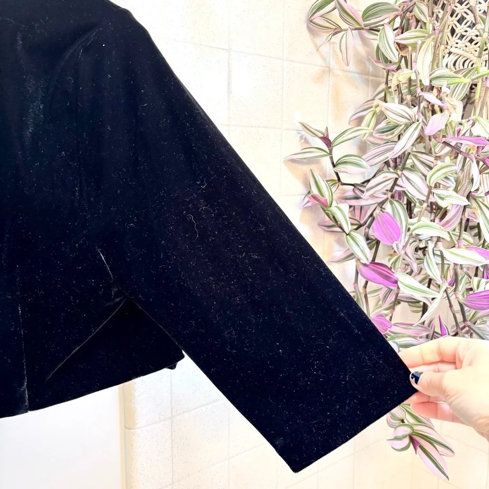 Sangria Cropped Black Velvet Bolero Jacket Witchy Goth Size Medium 3/4 sleeve - Picture 4 of 8